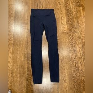 Lululemon navy blue wunder train with pockets size 4